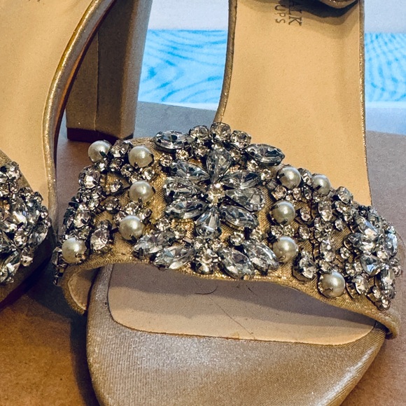 Benjamin Walk Touch Ups Heeled Sandals 6.5 Color Champagne. ACCEPTING OFFERS ! - Picture 6 of 11